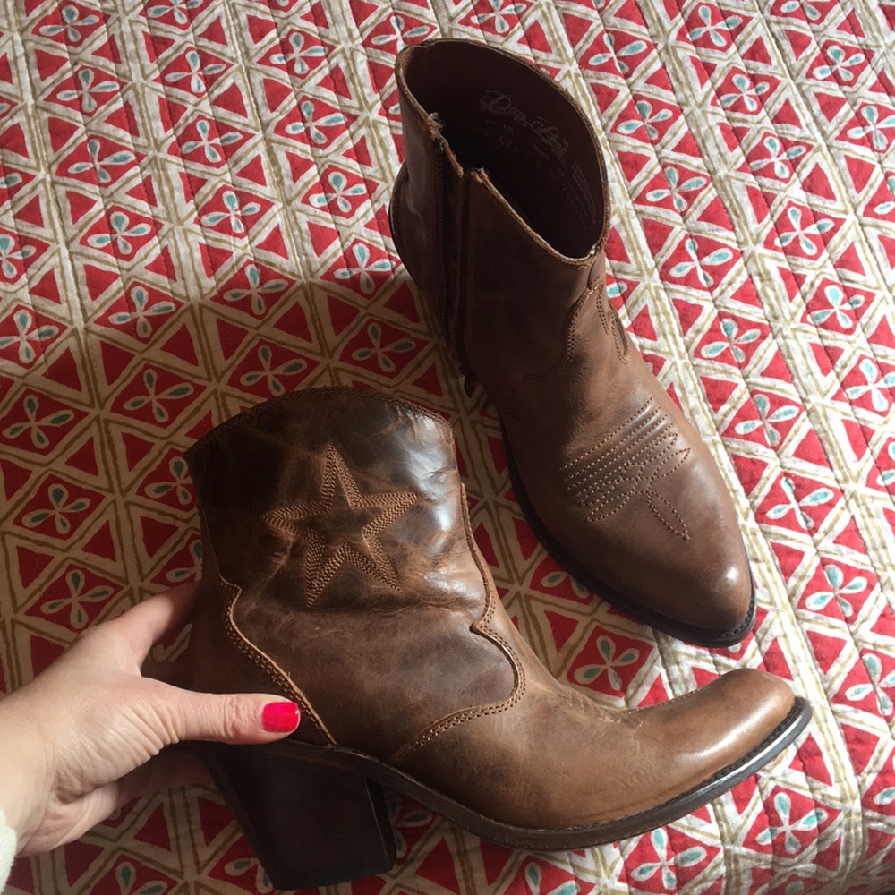 Short boots